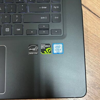 Игровой ноутбук Б-класс Samsung NP950Z5L-X03US / 15.6" (3840x2160) IPS Touch / Intel Core i7-6700HQ (4 (8) ядра по 2.6 - 3.5 GHz) / 16 GB DDR4 / 256 GB SSD / nVidia GeForce GTX 950M, 2 GB GDDR5, 128-bit / WebCam