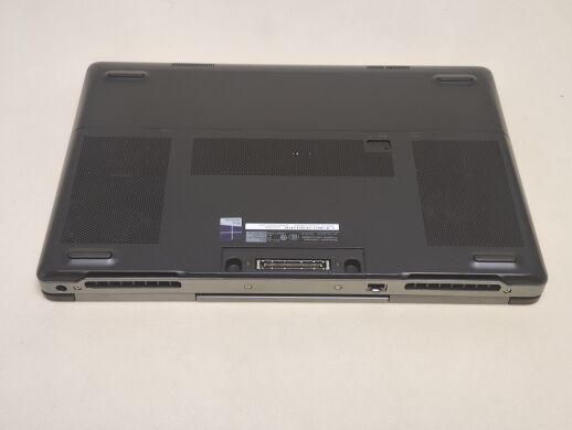Мобільна робоча станція Dell Precision 7510 / 15.6" (1920x1080) IPS Touch / Intel Core i7-6820HQ (4 (8) ядра по 2.7 - 3.6 GHz) / 16 GB DDR4 / 256 GB SSD / nVidia Quadro M1000M, 2 GB GDDR5, 128-bit / WebCam