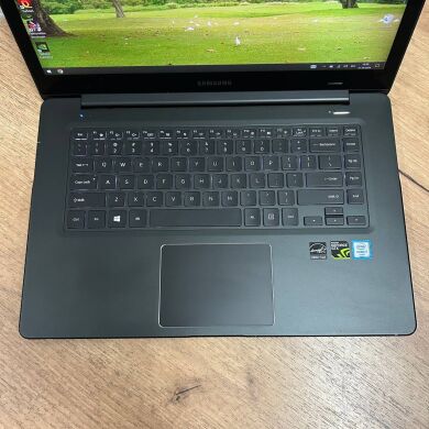 Игровой ноутбук Б-класс Samsung NP950Z5L-X03US / 15.6" (3840x2160) IPS Touch / Intel Core i7-6700HQ (4 (8) ядра по 2.6 - 3.5 GHz) / 16 GB DDR4 / 256 GB SSD / nVidia GeForce GTX 950M, 2 GB GDDR5, 128-bit / WebCam