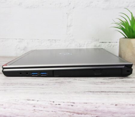 Ноутбук Fujitsu LifeBook E756 / 15.6" (1366x768) TN / Intel Core i5-6200U (2 (4) ядра по 2.3 - 2.8 GHz) / 8 GB DDR4 / 240 GB SSD / Intel HD Graphics 520 / WebCam / Win 10 Pro