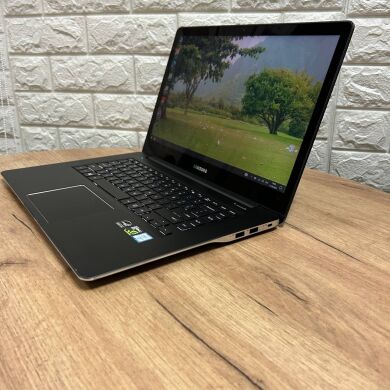 Игровой ноутбук Б-класс Samsung NP950Z5L-X03US / 15.6" (3840x2160) IPS Touch / Intel Core i7-6700HQ (4 (8) ядра по 2.6 - 3.5 GHz) / 16 GB DDR4 / 256 GB SSD / nVidia GeForce GTX 950M, 2 GB GDDR5, 128-bit / WebCam