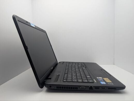 Ноутбук Toshiba Satellite Pro L770 / 17.3" (1600x900) TN / Intel Core i3-2330M (2 (4) ядра по 2.2 GHz) / 6 GB DDR3 / 500 GB HDD / Intel HD Graphics 3000 / WebCam / DVD-ROM