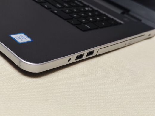 Ноутбук Dell Inspiron 17 5759 / 17.3" (1600x900) TN / Intel Core i5-6200U (2 (4) ядра по 2.3 - 2.8 GHz) / 8 GB DDR3 / 256 GB SSD / Intel HD Graphics 520 / WebCam / DVD-ROM