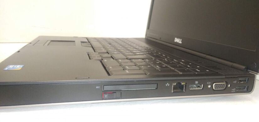 Мобильная рабочая станция Б-класс Dell Precision M6500 / 17" (1920x1200) TN / Intel Core i7-740QM (4 (8) ядра по 1.73 - 2.93 GHz) / 8 GB DDR3 / 320 GB HDD / nVidia Quadro FX 2800M, 1 GB GDDR3, 256-bit Мобильная рабочая станция Б-класс Dell Precision M6500 / 17" (1920x1200) TN / Intel Core i7-740QM (4 (8) ядра по 1.73 - 2.93 GHz) / 8 GB DDR3 / 320 GB HDD / nVidia Quadro FX 2800M, 1 GB GDDR3, 256-bit