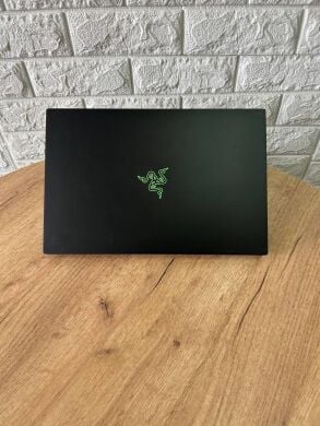 Ігровий ноутбук Razer Blade 15 RZ09-0301 / 15.6" (1920x1080) IPS / Intel Core i7-9750H (6 (12) ядер по 2.6 - 4.5 GHz) / 16 GB DDR4 / 512 GB SSD / nVidia GeForce RTX 2070 Max-Q, 8 GB GDDR6, 256-bit / WebCam