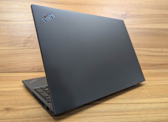 Ультрабук Lenovo ThinkPad T16 Gen1 / 16" (1920x1080) IPS / Intel Core i7-1260P (12 (16) ядер по 3.4 - 4.7 GHz) / 24 GB DDR4 / 512 GB SSD / Intel Iris Xe Graphics / WebCam / Windows 10