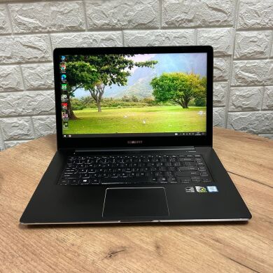 Игровой ноутбук Б-класс Samsung NP950Z5L-X03US / 15.6" (3840x2160) IPS Touch / Intel Core i7-6700HQ (4 (8) ядра по 2.6 - 3.5 GHz) / 16 GB DDR4 / 256 GB SSD / nVidia GeForce GTX 950M, 2 GB GDDR5, 128-bit / WebCam