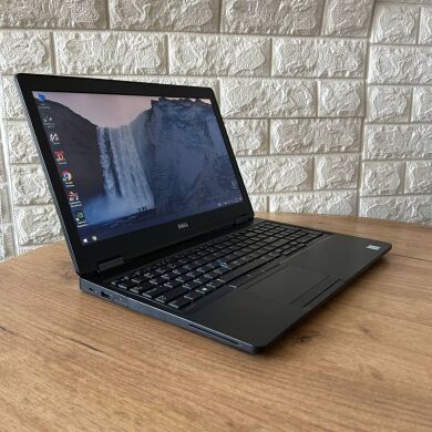 Ноутбук Б-клас Dell Latitude 5580 / 15.6" (1366x768) TN / Intel Core i7-7600U (2 (4) ядра по 2.8 - 3.9 GHz) / 8 GB DDR4 / 500 GB HDD / nVidia GeForce 930MX, 2 GB GDDR3, 64-bit Ноутбук Б-клас Dell Latitude 5580 / 15.6" (1366x768) TN / Intel Core i7-7600U (2 (4) ядра по 2.8 - 3.9 GHz) / 8 GB DDR4 / 500 GB HDD / nVidia GeForce 930MX, 2 GB GDDR3, 64-bit