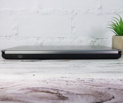 Ноутбук Fujitsu LifeBook E756 / 15.6" (1366x768) TN / Intel Core i5-6200U (2 (4) ядра по 2.3 - 2.8 GHz) / 8 GB DDR4 / 240 GB SSD / Intel HD Graphics 520 / WebCam / Win 10 Pro