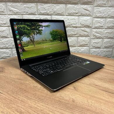 Игровой ноутбук Б-класс Samsung NP950Z5L-X03US / 15.6" (3840x2160) IPS Touch / Intel Core i7-6700HQ (4 (8) ядра по 2.6 - 3.5 GHz) / 16 GB DDR4 / 256 GB SSD / nVidia GeForce GTX 950M, 2 GB GDDR5, 128-bit / WebCam