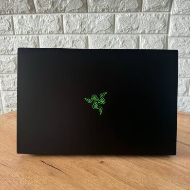 Ігровий ноутбук Б-клас Razer Blade 15 RZ09-0300 / 15.6" (1920x1080) IPS / Intel Core i7-9750H (6 (12) ядер по 2.6 - 4.5 GHz) / 16 GB DDR4 / 256 GB SSD / nVidia GeForce GTX 1660 Ti, 6 GB GDDR6, 192-bit / WebCam