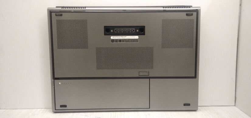 Мобильная рабочая станция Б-класс Dell Precision M6500 / 17" (1920x1200) TN / Intel Core i7-740QM (4 (8) ядра по 1.73 - 2.93 GHz) / 8 GB DDR3 / 320 GB HDD / nVidia Quadro FX 2800M, 1 GB GDDR3, 256-bit Мобильная рабочая станция Б-класс Dell Precision M6500 / 17" (1920x1200) TN / Intel Core i7-740QM (4 (8) ядра по 1.73 - 2.93 GHz) / 8 GB DDR3 / 320 GB HDD / nVidia Quadro FX 2800M, 1 GB GDDR3, 256-bit