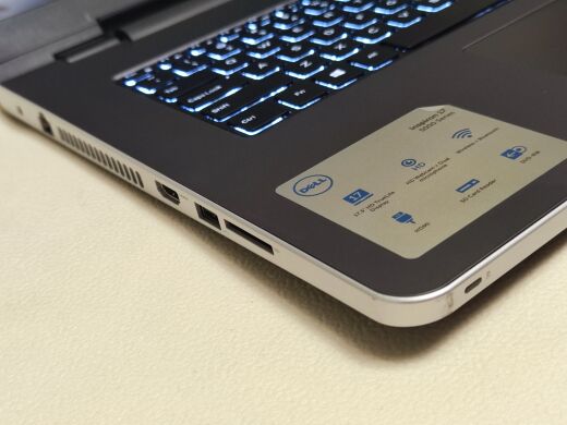 Ноутбук Dell Inspiron 17 5759 / 17.3" (1600x900) TN / Intel Core i5-6200U (2 (4) ядра по 2.3 - 2.8 GHz) / 8 GB DDR3 / 256 GB SSD / Intel HD Graphics 520 / WebCam / DVD-ROM