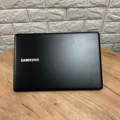 Игровой ноутбук Б-класс Samsung NP950Z5L-X03US / 15.6" (3840x2160) IPS Touch / Intel Core i7-6700HQ (4 (8) ядра по 2.6 - 3.5 GHz) / 16 GB DDR4 / 256 GB SSD / nVidia GeForce GTX 950M, 2 GB GDDR5, 128-bit / WebCam