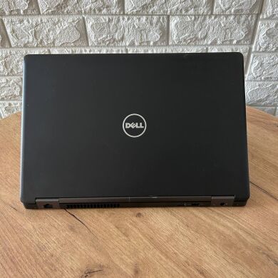 Ноутбук Б-клас Dell Latitude 5580 / 15.6" (1366x768) TN / Intel Core i7-7600U (2 (4) ядра по 2.8 - 3.9 GHz) / 8 GB DDR4 / 500 GB HDD / nVidia GeForce 930MX, 2 GB GDDR3, 64-bit Ноутбук Б-клас Dell Latitude 5580 / 15.6" (1366x768) TN / Intel Core i7-7600U (2 (4) ядра по 2.8 - 3.9 GHz) / 8 GB DDR4 / 500 GB HDD / nVidia GeForce 930MX, 2 GB GDDR3, 64-bit