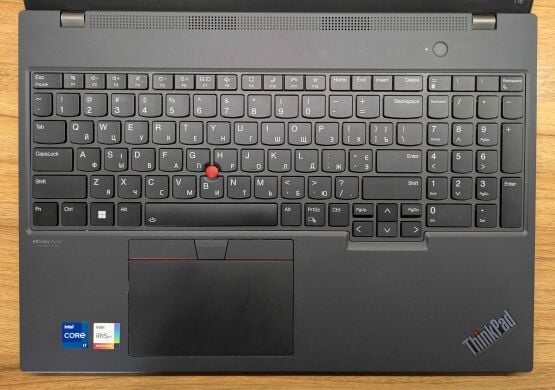 Ультрабук Lenovo ThinkPad T16 Gen1 / 16" (1920x1080) IPS / Intel Core i7-1260P (12 (16) ядер по 3.4 - 4.7 GHz) / 24 GB DDR4 / 512 GB SSD / Intel Iris Xe Graphics / WebCam / Windows 10