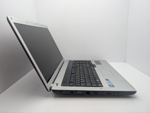 Ноутбук Samsung E372 / 17.3" (1600x900) TN / Intel Core i3-370M (2 (4) ядра по 2.4 GHz) / 6 GB DDR3 / 500 GB HDD / nVidia GeForce 310M, 512 MB GDDR3, 64-bit / WebCam / DVD-ROM