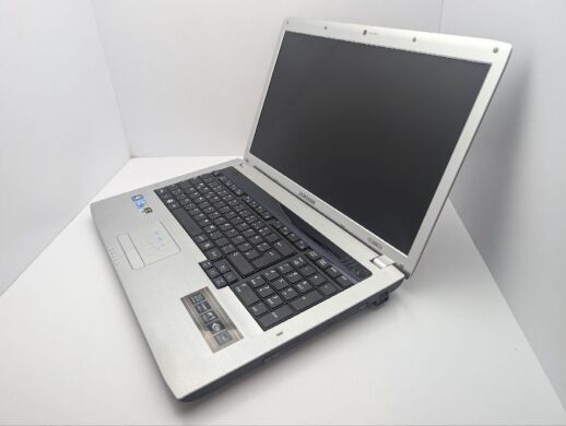 Ноутбук Samsung E372 / 17.3" (1600x900) TN / Intel Core i3-370M (2 (4) ядра по 2.4 GHz) / 6 GB DDR3 / 500 GB HDD / nVidia GeForce 310M, 512 MB GDDR3, 64-bit / WebCam / DVD-ROM