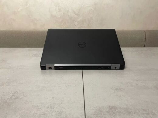 Ігровий ноутбук Dell Latitude E5570 / 15.6" (1920x1080) IPS / Intel Core i5-6300U (2 (4) ядра по 2.4 - 3.0 GHz) / 8 GB DDR4 / 1000 GB SSD / AMD Radeon R7 M360, 2 GB DDR3, 64-bit / WebCam / HDMI