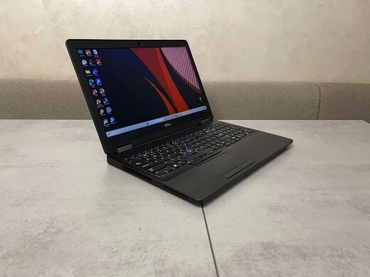 Ігровий ноутбук Dell Latitude E5570 / 15.6" (1920x1080) IPS / Intel Core i5-6300U (2 (4) ядра по 2.4 - 3.0 GHz) / 8 GB DDR4 / 1000 GB SSD / AMD Radeon R7 M360, 2 GB DDR3, 64-bit / WebCam / HDMI