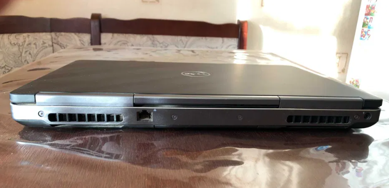 Ігровий ноутбук Dell Precision 7510 / 15.6" (1920x1080) IPS / Intel Core i7-6820HQ (4 (8) ядра по 2.7 - 3.6 GHz) / 16 GB DDR4 / 256 GB SSD / AMD FirePro W5170M, 2 GB GDDR5, 128-bit / WebCam