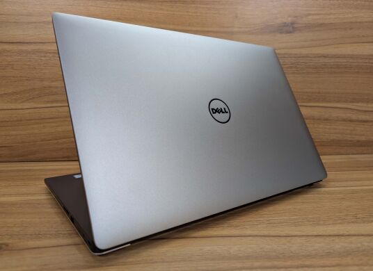 Ігровий ноутбук Dell XPS 15 9550 / 15.6" (1920x1080) IPS / Intel Core i7-6700HQ (4 (8) ядра по 2.6 - 3.5 GHz) / 16 GB DDR4 / 512 GB SSD / nVidia GeForce GTX 960M, 2 GB GDDR5, 128-bit / USB Type-C / HDMI / Windows 10
