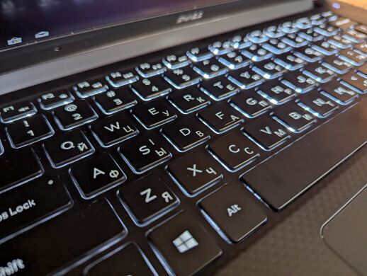 Ігровий ноутбук Dell XPS 15 9550 / 15.6" (1920x1080) IPS / Intel Core i7-6700HQ (4 (8) ядра по 2.6 - 3.5 GHz) / 16 GB DDR4 / 512 GB SSD / nVidia GeForce GTX 960M, 2 GB GDDR5, 128-bit / USB Type-C / HDMI / Windows 10