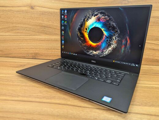 Ігровий ноутбук Dell XPS 15 9550 / 15.6" (1920x1080) IPS / Intel Core i7-6700HQ (4 (8) ядра по 2.6 - 3.5 GHz) / 16 GB DDR4 / 512 GB SSD / nVidia GeForce GTX 960M, 2 GB GDDR5, 128-bit / USB Type-C / HDMI / Windows 10