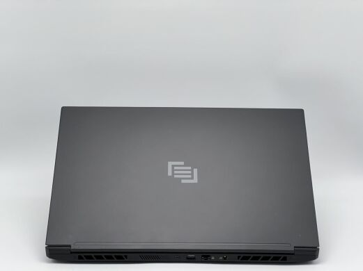 Игровой ноутбук Б-класс Maingear Vector Pro 17 MG-VCP2-17A3070T / 17.3" (1920x1080) IPS / AMD Ryzen 9 6900HX (8 (16) ядер по 3.3 - 4.9 GHz) / 32 GB DDR5 / 960 GB SSD / nVidia GeForce RTX 3070 Ti, 8 GB GDDR6, 256-bit / WebCam