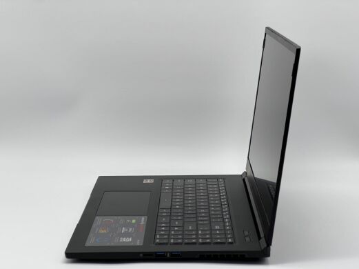 Игровой ноутбук Б-класс Maingear Vector Pro 17 MG-VCP2-17A3070T / 17.3" (1920x1080) IPS / AMD Ryzen 9 6900HX (8 (16) ядер по 3.3 - 4.9 GHz) / 32 GB DDR5 / 960 GB SSD / nVidia GeForce RTX 3070 Ti, 8 GB GDDR6, 256-bit / WebCam