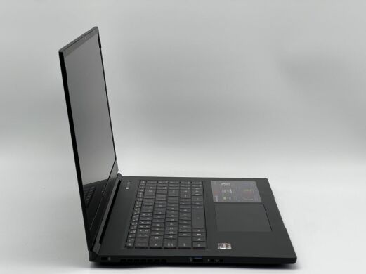 Игровой ноутбук Б-класс Maingear Vector Pro 17 MG-VCP2-17A3070T / 17.3" (1920x1080) IPS / AMD Ryzen 9 6900HX (8 (16) ядер по 3.3 - 4.9 GHz) / 32 GB DDR5 / 960 GB SSD / nVidia GeForce RTX 3070 Ti, 8 GB GDDR6, 256-bit / WebCam