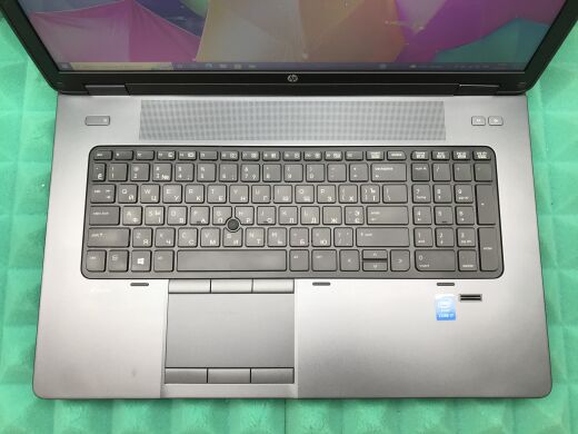 Мобильная рабочая станция Б-класс HP ZBook 17 G2 / 17.3" (1600x900) TN / Intel Core i7-4710MQ (4 (8) ядра по 2.5 - 3.5 GHz) / 16 GB DDR3 / 240 GB SSD / nVidia Quadro K1100M, 2 GB GDDR5, 128-bit / WebCam / DVD-RW / Windows 10 лицензия Мобильная рабочая станция Б-класс HP ZBook 17 G2 / 17.3" (1600x900) TN / Intel Core i7-4710MQ (4 (8) ядра по 2.5 - 3.5 GHz) / 16 GB DDR3 / 240 GB SSD / nVidia Quadro K1100M, 2 GB GDDR5, 128-bit / WebCam / DVD-RW / Windows 10 лицензия