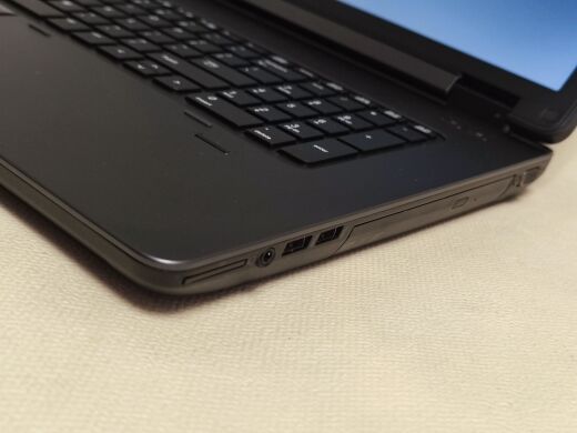 Мобільна робоча станція HP ZBook 17 G2 / 17.3" (1600x900) TN / Intel Core i7-4710MQ (4 (8) ядра по 2.5 - 3.5 GHz) / 8 GB DDR3 / 256 GB SSD / nVidia Quadro K1100M, 2 GB GDDR5, 128-bit / WebCam