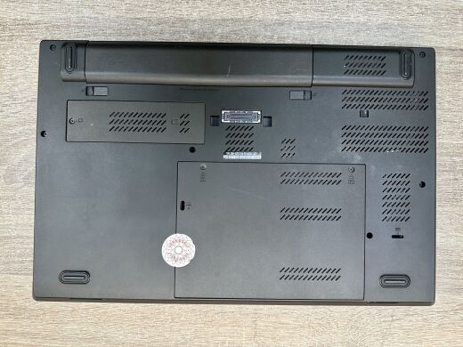 Мобильная рабочая станция Lenovo ThinkPad W540 / 15.6" (1920x1080) TN / Intel Core i5-4200M (2 (4) ядра по 2.5 - 3.1 GHz) / 8 GB DDR3 / 256 GB SSD / nVidia Quadro K1100M, 2 GB GDDR5, 128-bit / WebCam / Windows 10 Pro