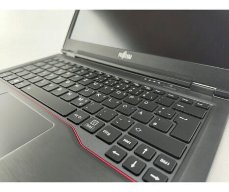 Нетбук Fujitsu LifeBook U729 / 12.5" (1920x1080) IPS / Intel Core i3-8145U (2 (4) ядра по 2.1 - 3.9 GHz) / 4 GB DDR4 / 120 GB SSD / Intel UHD Graphics / WebCam