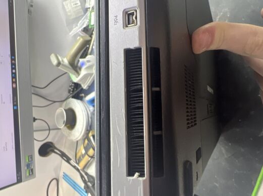 Ноутбук Б-класс Dell Latitude E5520 / 15.6" (1920x1080) TN / Intel Core i5-2520M (2 (4) ядер по 2.5 - 3.2 GHz) / 8 GB DDR3 / 120 GB SSD / Intel HD Graphics 3000 / WebCam