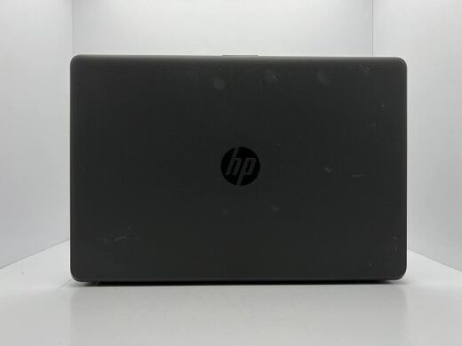 Ноутбук Б-клас HP 255 G6 / 15.6" (1366x768) TN / AMD E2-9000e (2 ядра по 1.5 - 2.0 GHz) / 4 GB DDR4 / 250 GB SSD / AMD Radeon R2 Graphics / WebCam