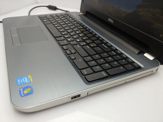 Ноутбук Dell Inspiron 15R-5537 Grey / 15.6 (1366x768) TN / Intel Core i5-4200U (2 (4) ядра по 1.6 - 2.6 GHz) / 8 GB DDR3 / 240 GB SSD / Intel HD Graphics 4400 / WebCam / DVD-RW Ноутбук Dell Inspiron 15R-5537 Grey / 15.6 (1366x768) TN / Intel Core i5-4200U (2 (4) ядра по 1.6 - 2.6 GHz) / 8 GB DDR3 / 240 GB SSD / Intel HD Graphics 4400 / WebCam / DVD-RW