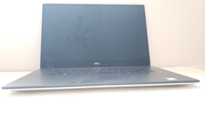 Мобільна робоча станція Dell Precision 5530 / 15.6" (3840x2160) IPS Touch / Intel Core i7-8850H (6 (12) ядер по 2.6 - 4.3 GHz) / 32 GB DDR4 / 512 GB SSD / nVidia Quadro P1000, 4 GB GDDR5, 128-bit / WebCam