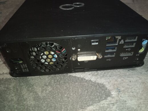Неттоп Б-клас Fujitsu Esprimo Q920 USFF / Intel Core i5-4570T (2 (4) ядра по 2.9 - 3.6 GHz) / 6 GB DDR3 / 240 GB SSD / Intel HD Graphics 4600