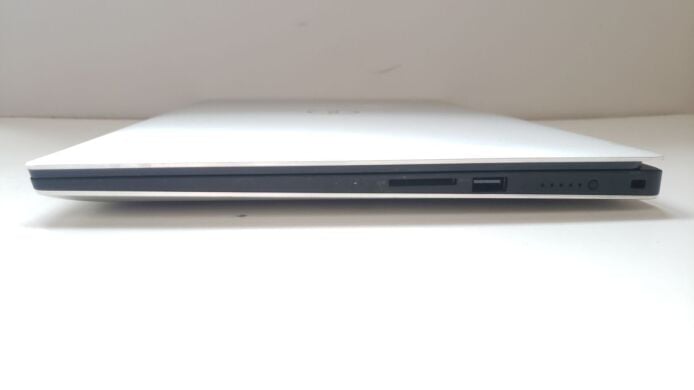 Мобільна робоча станція Dell Precision 5530 / 15.6" (3840x2160) IPS Touch / Intel Core i7-8850H (6 (12) ядер по 2.6 - 4.3 GHz) / 32 GB DDR4 / 512 GB SSD / nVidia Quadro P1000, 4 GB GDDR5, 128-bit / WebCam