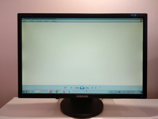 Монитор Samsung SyncMaster 2243BW / 22" (1680x1050) TN / DVI, VGA