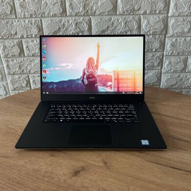 Мобільна робоча станція Dell Precision 5540 / 15.6" (1920x1080) IPS / Intel Core i7-9850H (6 (12) ядер по 2.6 - 4.6 GHz) / 16 GB DDR4 / 256 GB SSD / nVidia Quadro T1000, 4 GB GDDR5, 128-bit / WebCam