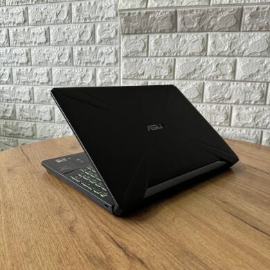 Игровой ноутбук Б-класс Asus TUF FX505DT / 15.6" (1920x1080) IPS / AMD Ryzen 5 3550H (4 (8) ядра по 2.1 - 3.7 GHz) / 16 GB DDR4 / 256 GB SSD / nVidia GeForce GTX 1650, 4 GB GDDR5, 128-bit / WebCam