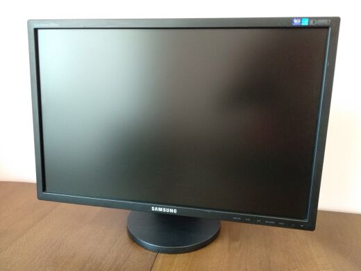 Монитор Samsung SyncMaster 2243BW / 22" (1680x1050) TN / DVI, VGA