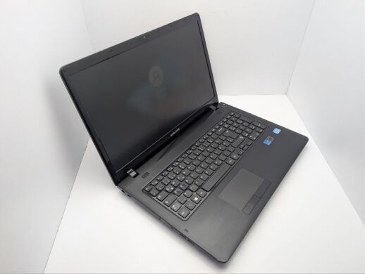 Ноутбук Samsung NP350E7C / 17.3" (1600x900) TN / Intel Core i5-3210M (2 (4) ядра по 2.5 - 3.1 GHz) / 8 GB DDR3 / 500 GB HDD / Intel HD Graphics 4000 / WebCam