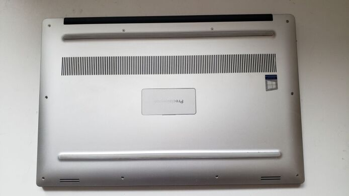 Мобільна робоча станція Dell Precision 5530 / 15.6" (3840x2160) IPS Touch / Intel Core i7-8850H (6 (12) ядер по 2.6 - 4.3 GHz) / 32 GB DDR4 / 512 GB SSD / nVidia Quadro P1000, 4 GB GDDR5, 128-bit / WebCam