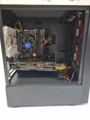 Ігровий ПК Vinga CS316B Tower / Intel Core i5-7400 (4 ядра по 3.0 - 3.5 GHz) / 16 GB DDR4 / 240 GB SSD + 2000 GB HDD / AMD Radeon RX 480, 4 GB GDDR5, 256-bit / 530W