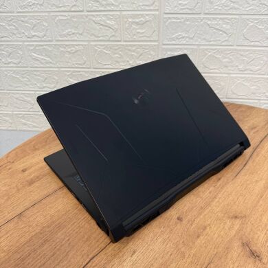 Ігровий ноутбук Б-клас MSI Bravo 15 B7ED / 15.6" (1920x1080) IPS / AMD Ryzen 7 7735HS (8 (16) ядер по 3.2 - 4.75&nbsp;GHz) / 16 GB DDR4 / 512 GB SSD / AMD Radeon RX 6550M, 4 GB GDDR6, 64-bit / WebCam