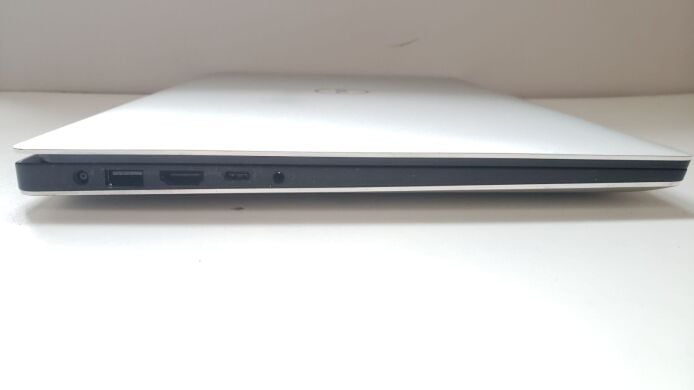 Мобільна робоча станція Dell Precision 5530 / 15.6" (3840x2160) IPS Touch / Intel Core i7-8850H (6 (12) ядер по 2.6 - 4.3 GHz) / 32 GB DDR4 / 512 GB SSD / nVidia Quadro P1000, 4 GB GDDR5, 128-bit / WebCam